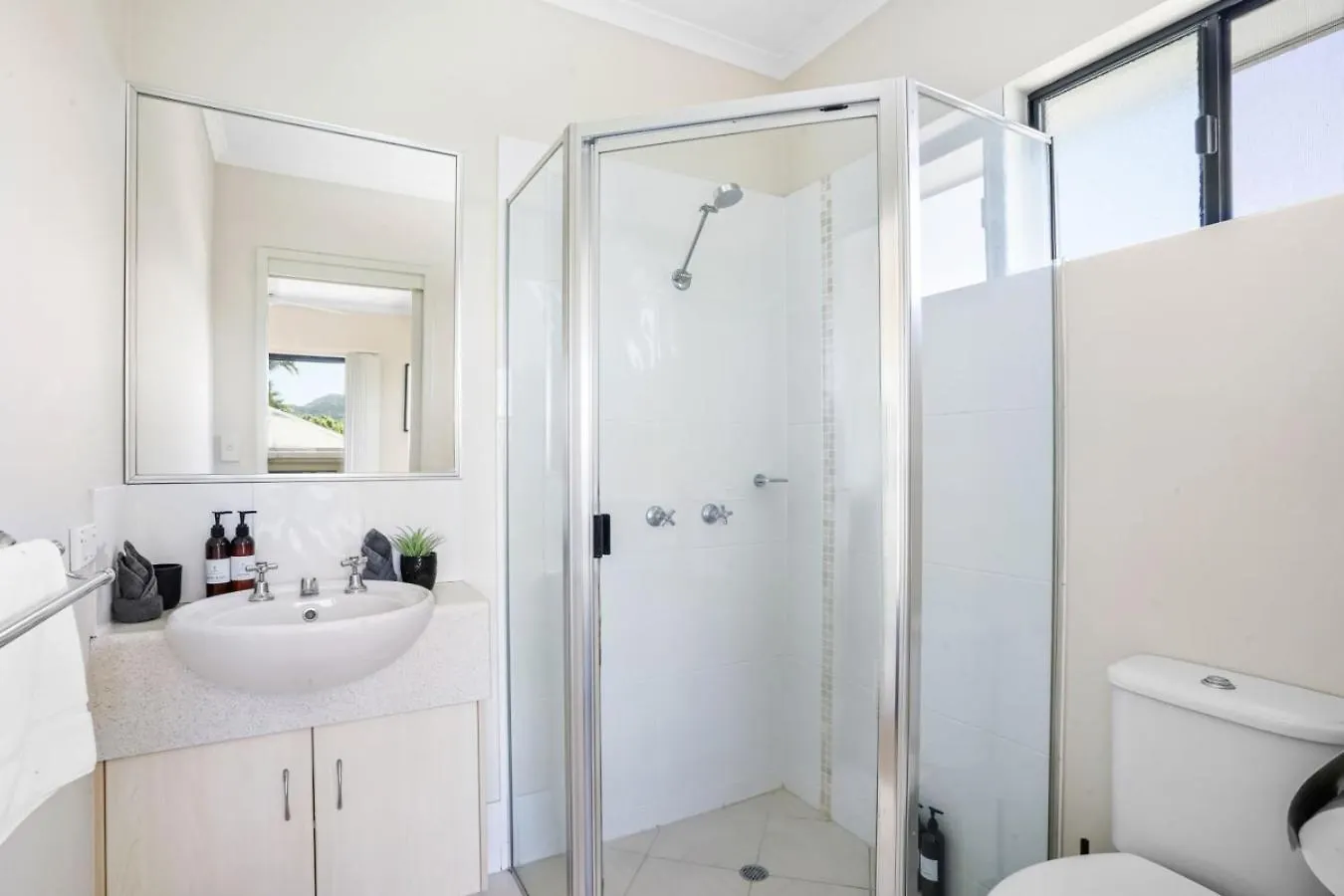 Seabreeze City Loft- 2Km To Centre. 4Km To Airport Cairns Apartamento